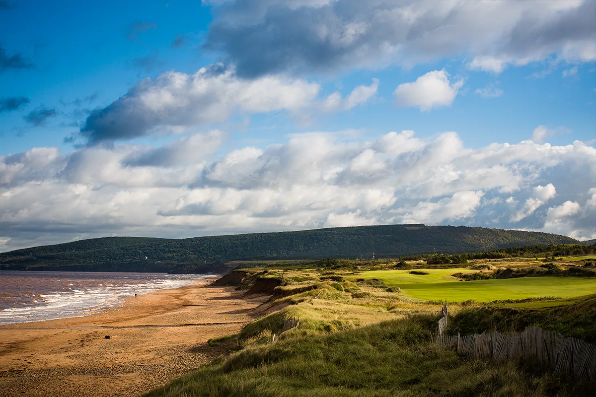 Beach and dunes beside the 17th hole at Cabot Links