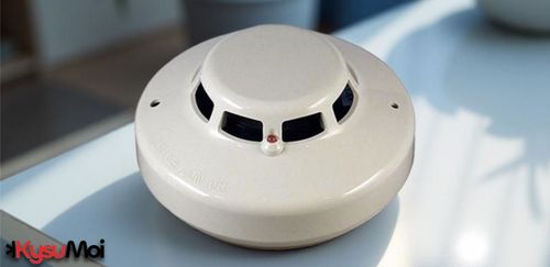 Bên trong cảm biến: Tìm hiểu sâu về phát hiện khói bằng ion hóa và quang điện