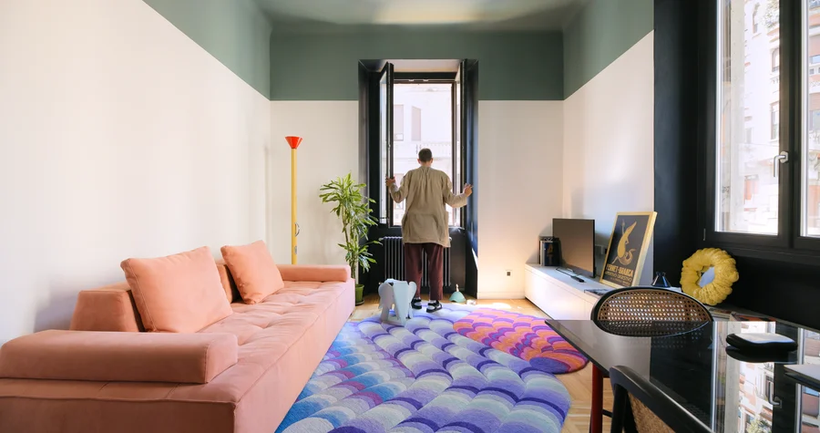 Inside a Compact Milan Apartment Shaped by Colour and Texture