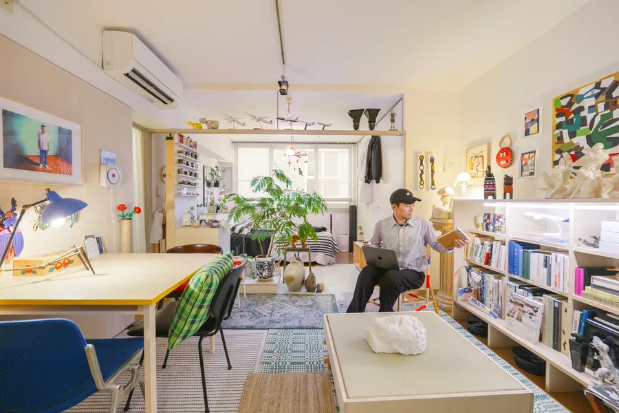 “I made all the furniture” - How a Tokyo Ceramicist Lives Small in his DIY Apartment