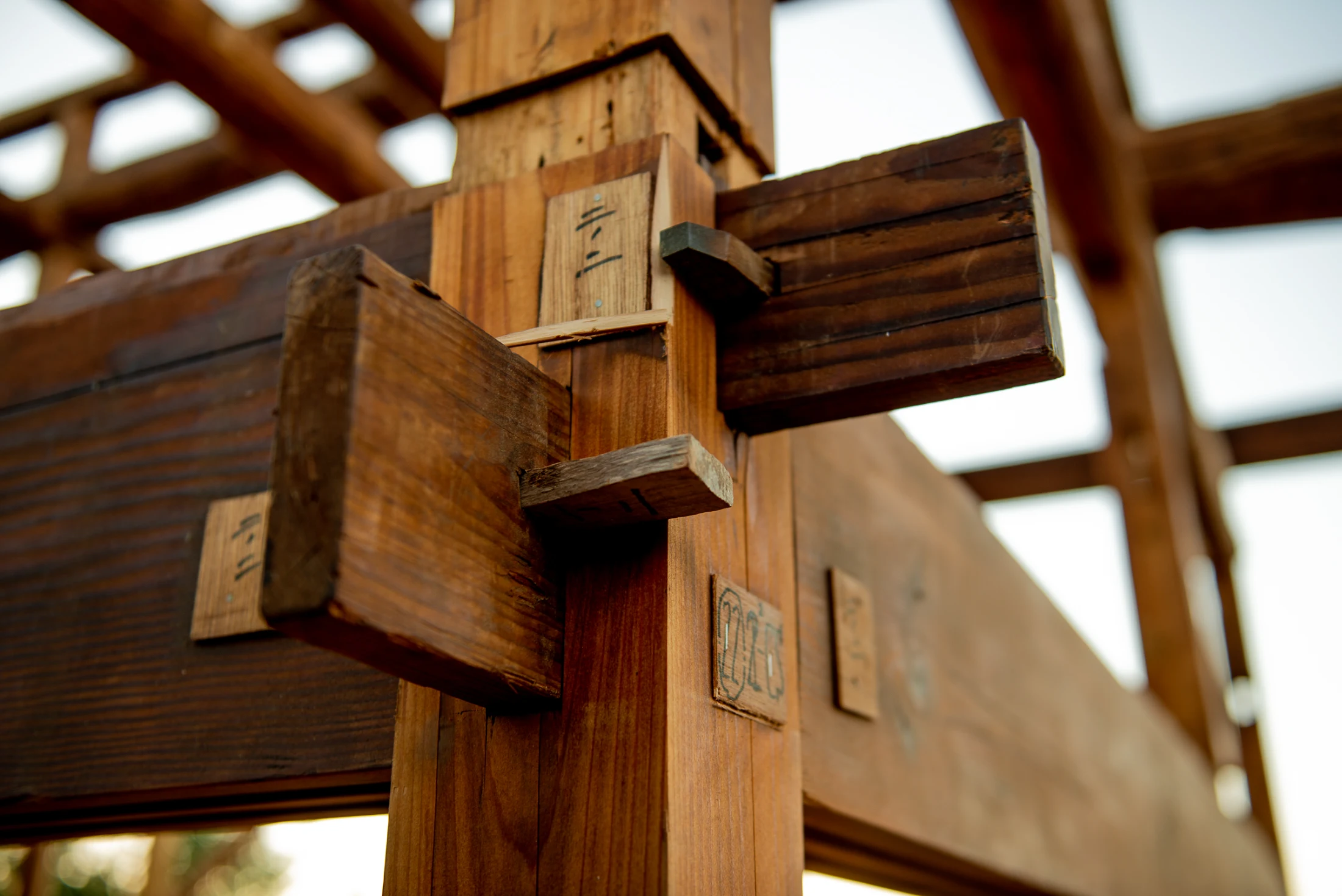 (Top and bottom) Master carpenters Toda Komuten have long worked to preserve the traditional kominka houses of their Okumikawa region. Today, through their Kominka Collective project, Toda Komuten carefully takes these homes apart so they can reassembled in new locations.