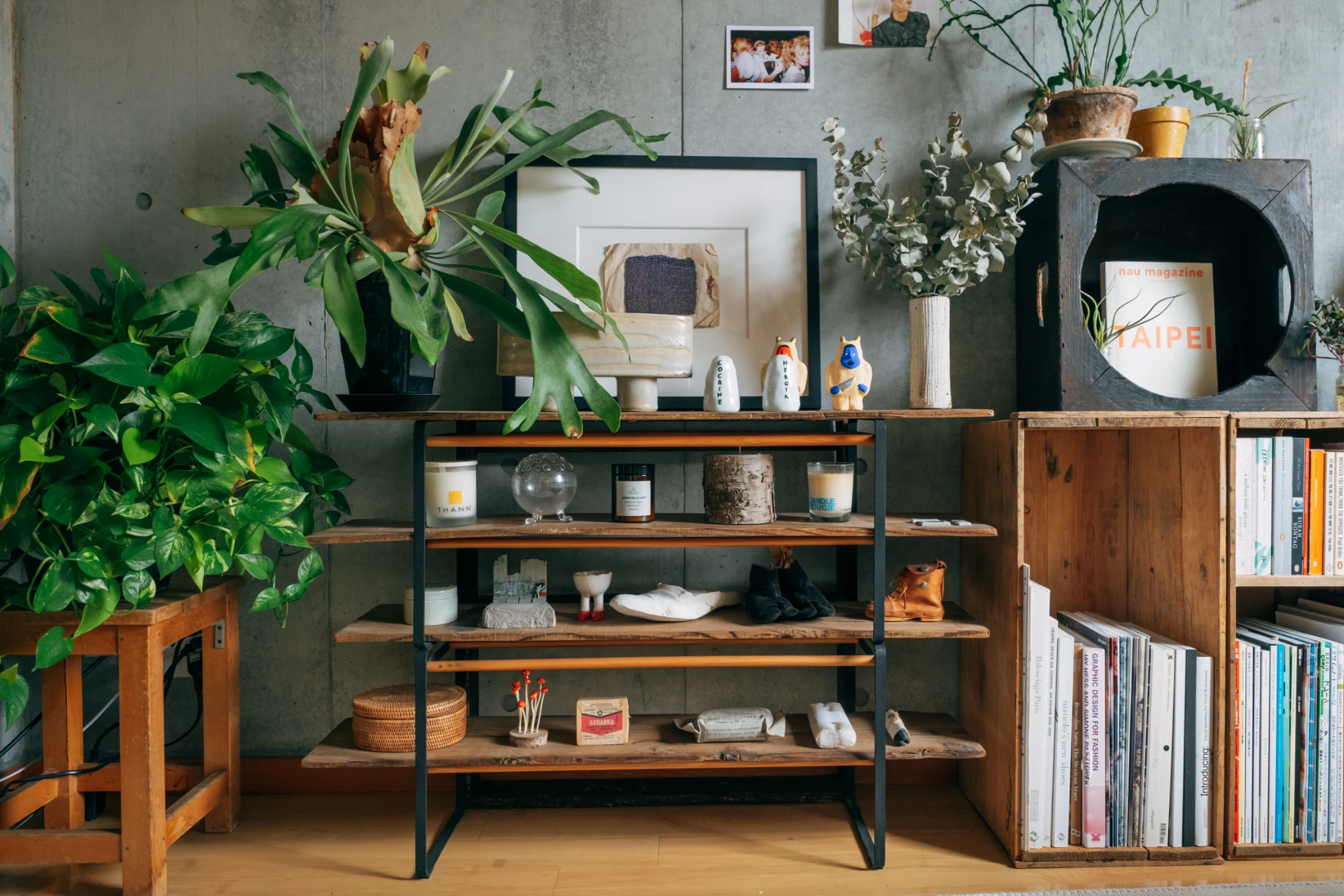 Aya and Sho's home is the gift that keeps on giving. More of their collections of precious curiosities. Images: Tsubottle for Roomie.jp.
