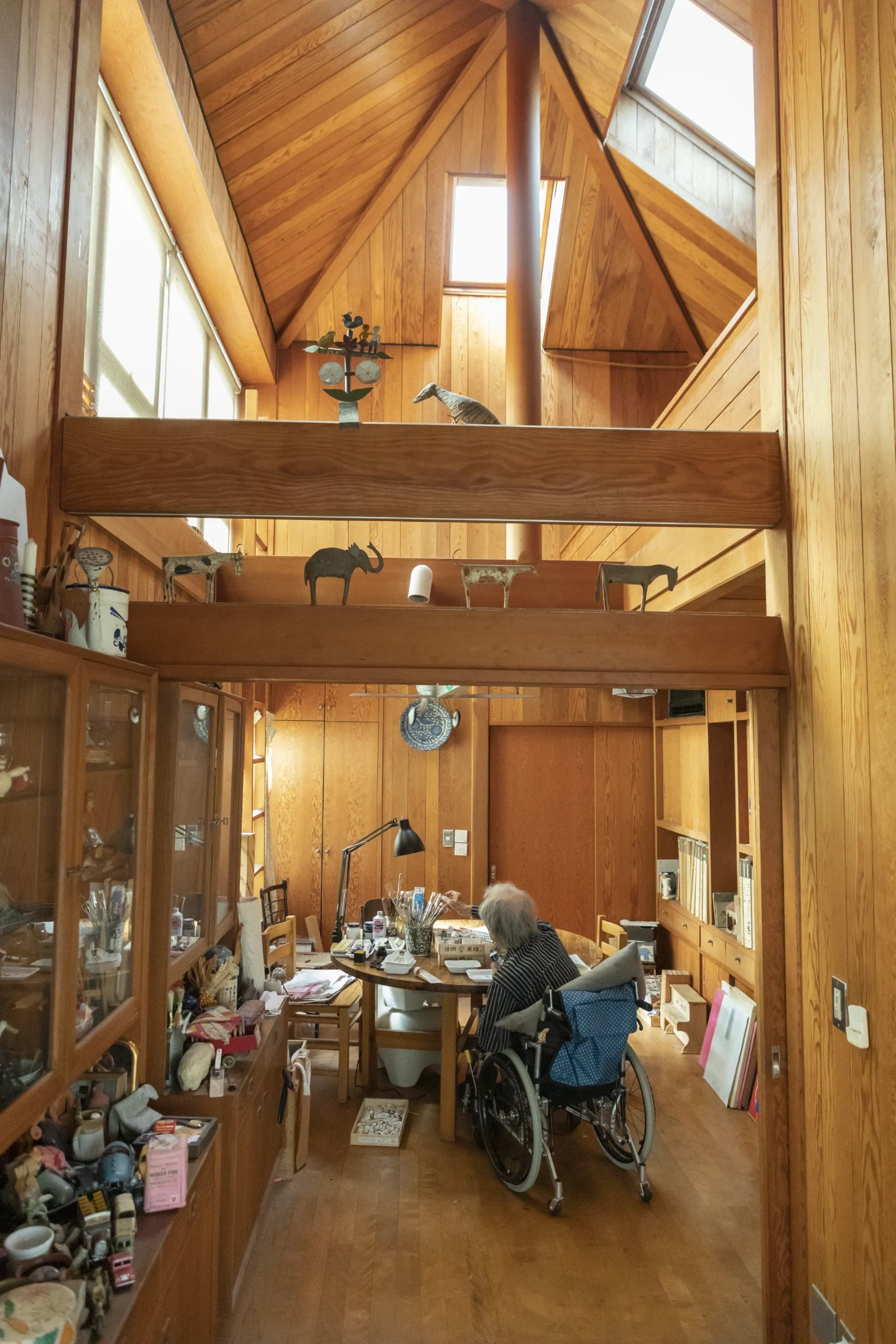 Samirō's home was famously chock-full of folk art, toys, paintings, knick-knacks, curios and objects d'art.