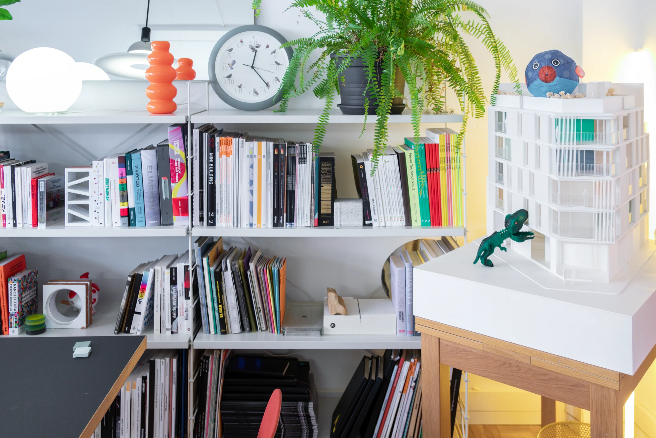 Playful details complement the warm and relaxed atmosphere in the studio where