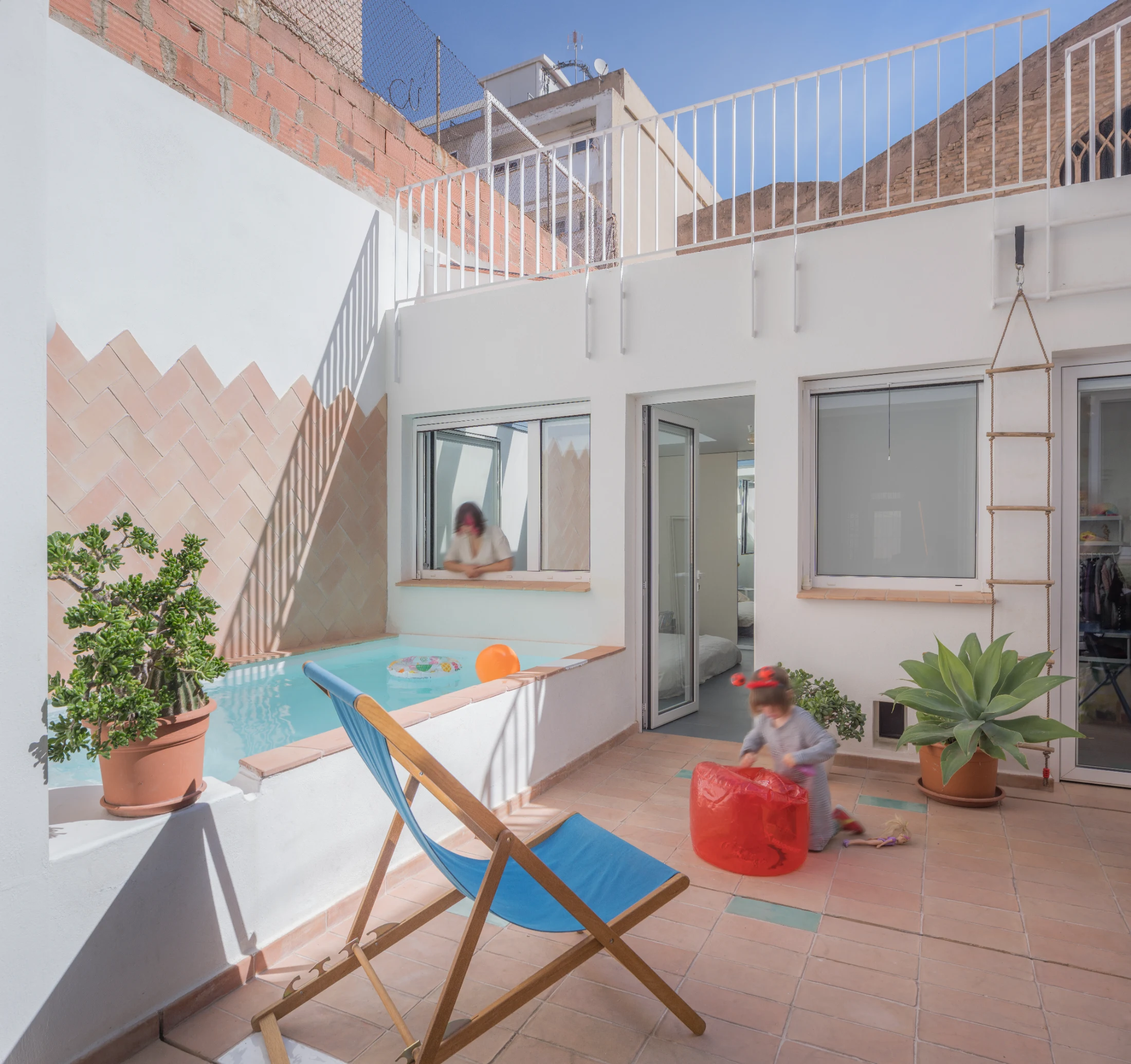 The central courtyard in Casavera is the heart of the home and can be enjoyed all year round on account of Valencia's mild climate. Its pool acts as a thermodynamic device, helping to regulate the home's temperature while also reflecting light into its living spaces. Image: Imagen Subliminal.