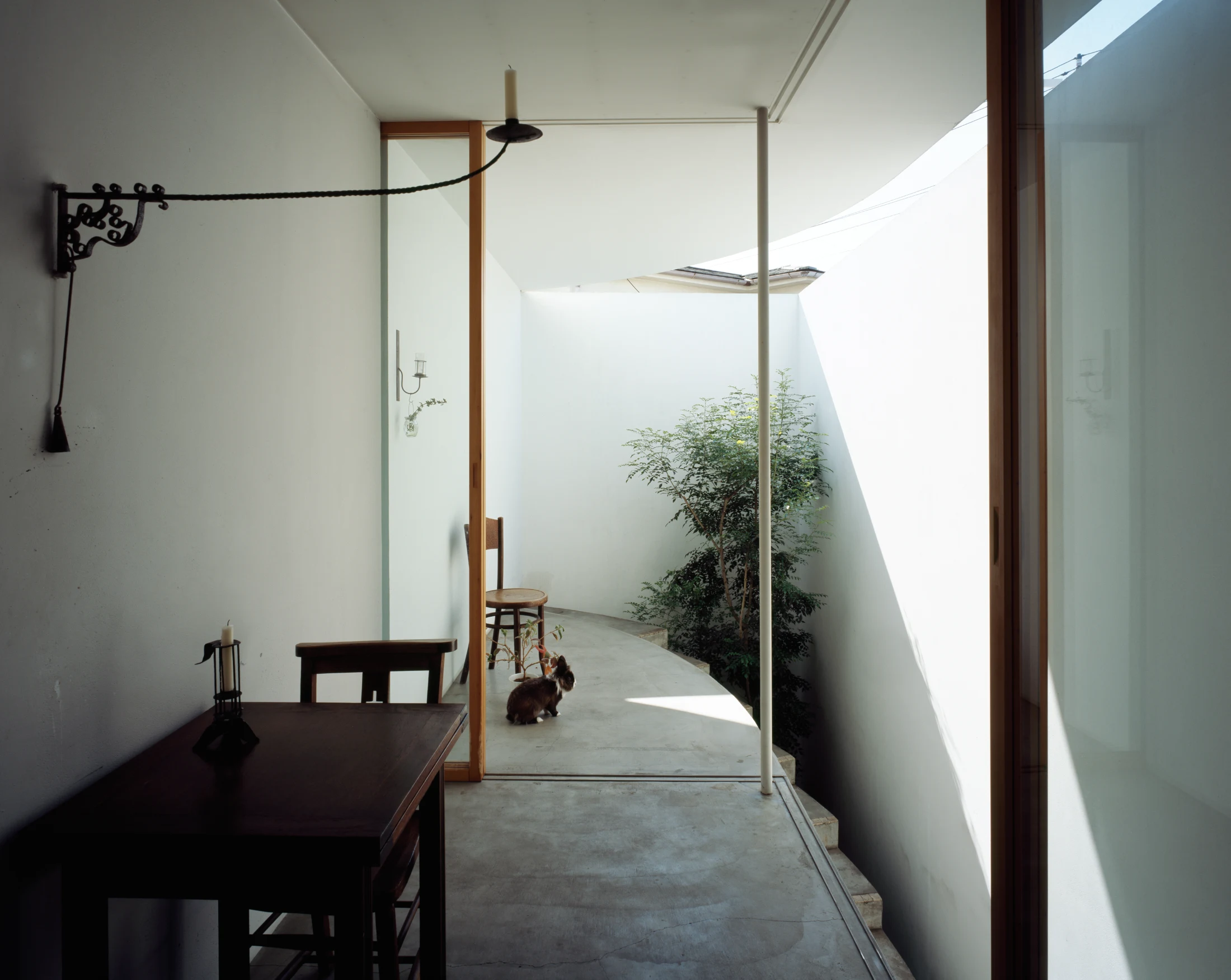 Takeshi and Megumi's former home (and now secondary residence) Love House, in the coastal city of Yokohama south of Tokyo, was designed to embrace the outside world. Image: Masao Nishikawa.
