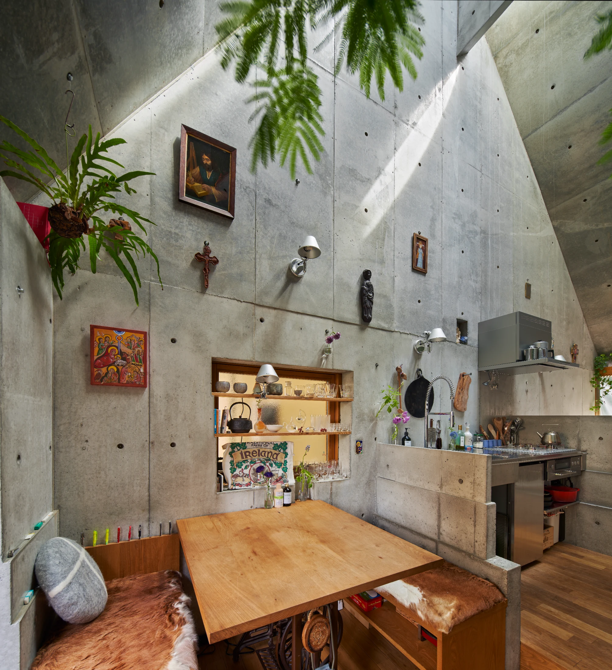 The kitchen and dining space in Love2 House. Image: toreal/Koji Fujii.