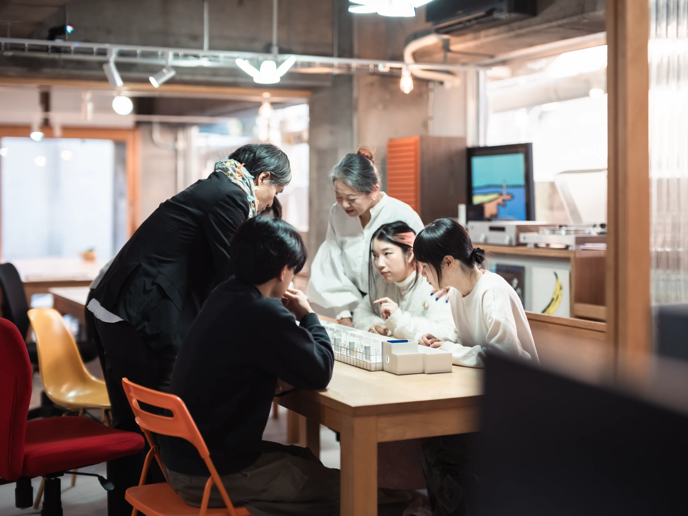 Takeshi and Megumi with their team at the Takeshi Hosaka Architects studio.