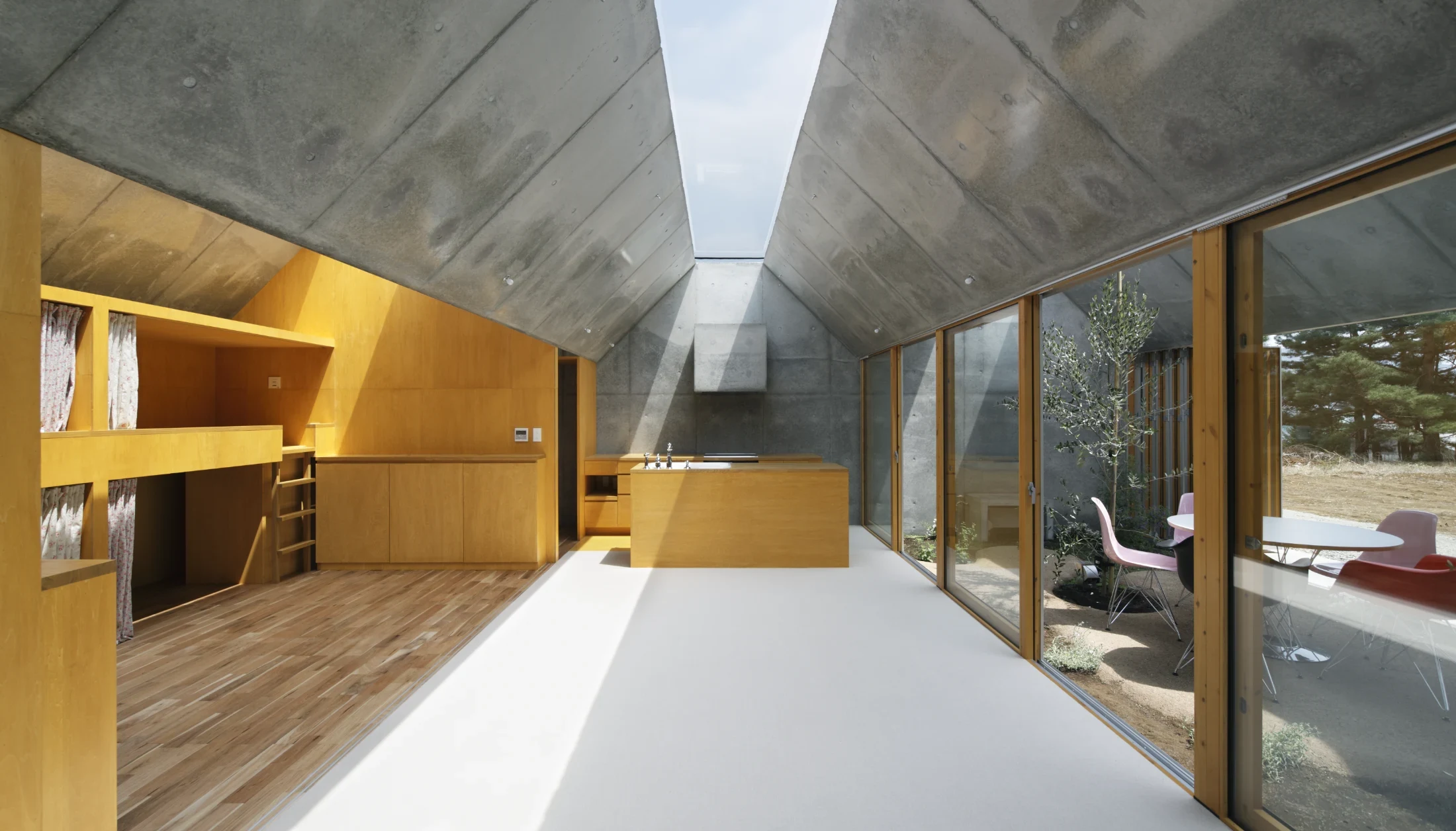 The large acrylic skylight spanning the length of the single-storey house means the sky is always in view, bringing the 'outside in'. Image: Nacasa & Partners Inc.