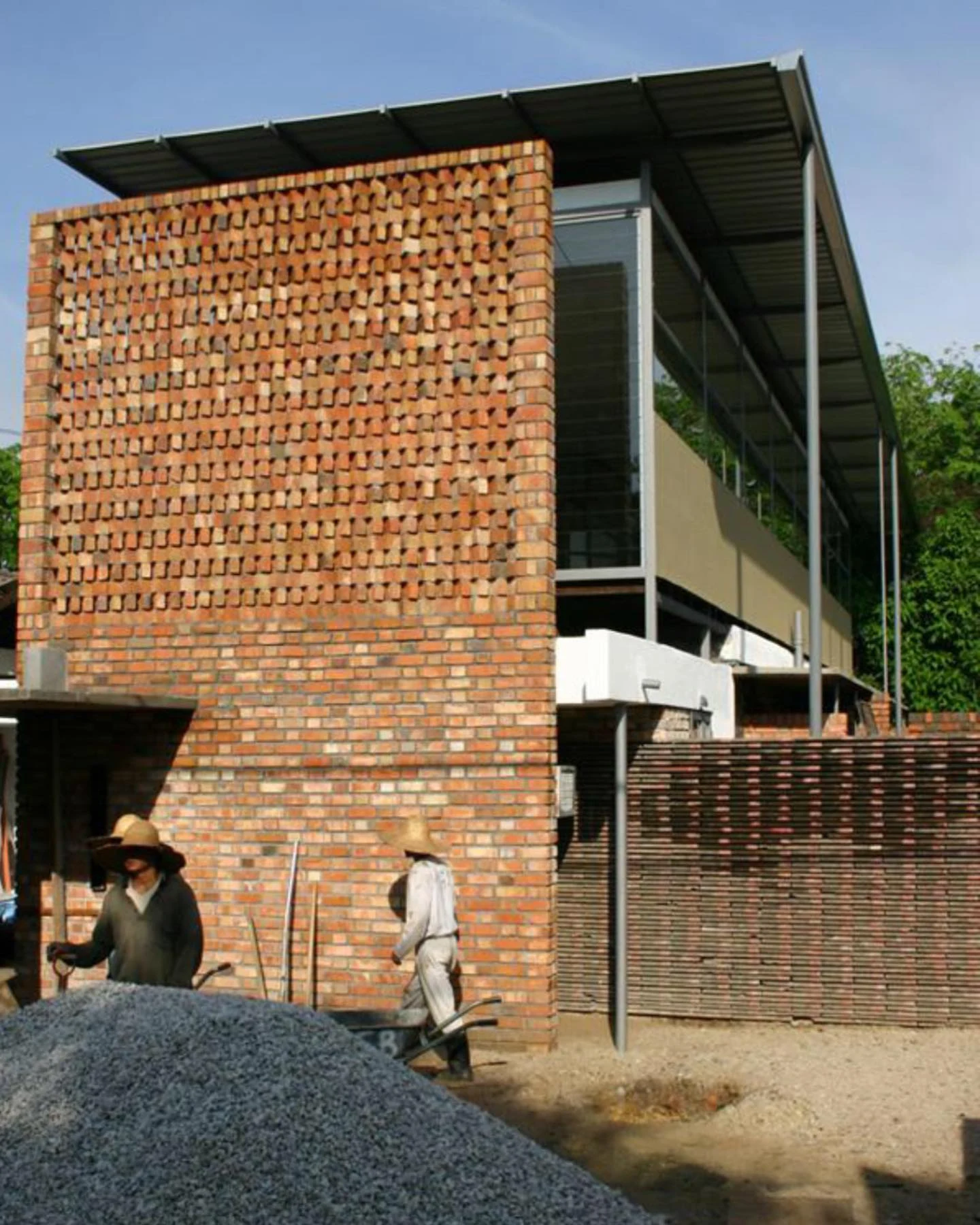 The before and after of Sek San's office: