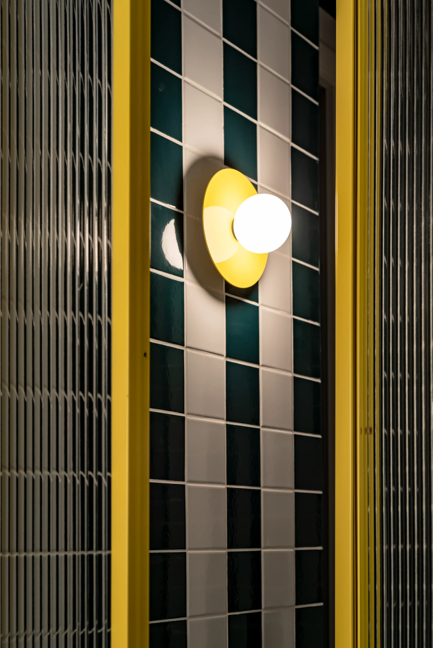 The Il Disco wall lamp in lacquered steel designed by Atelierzero's design brand, De Rerum.