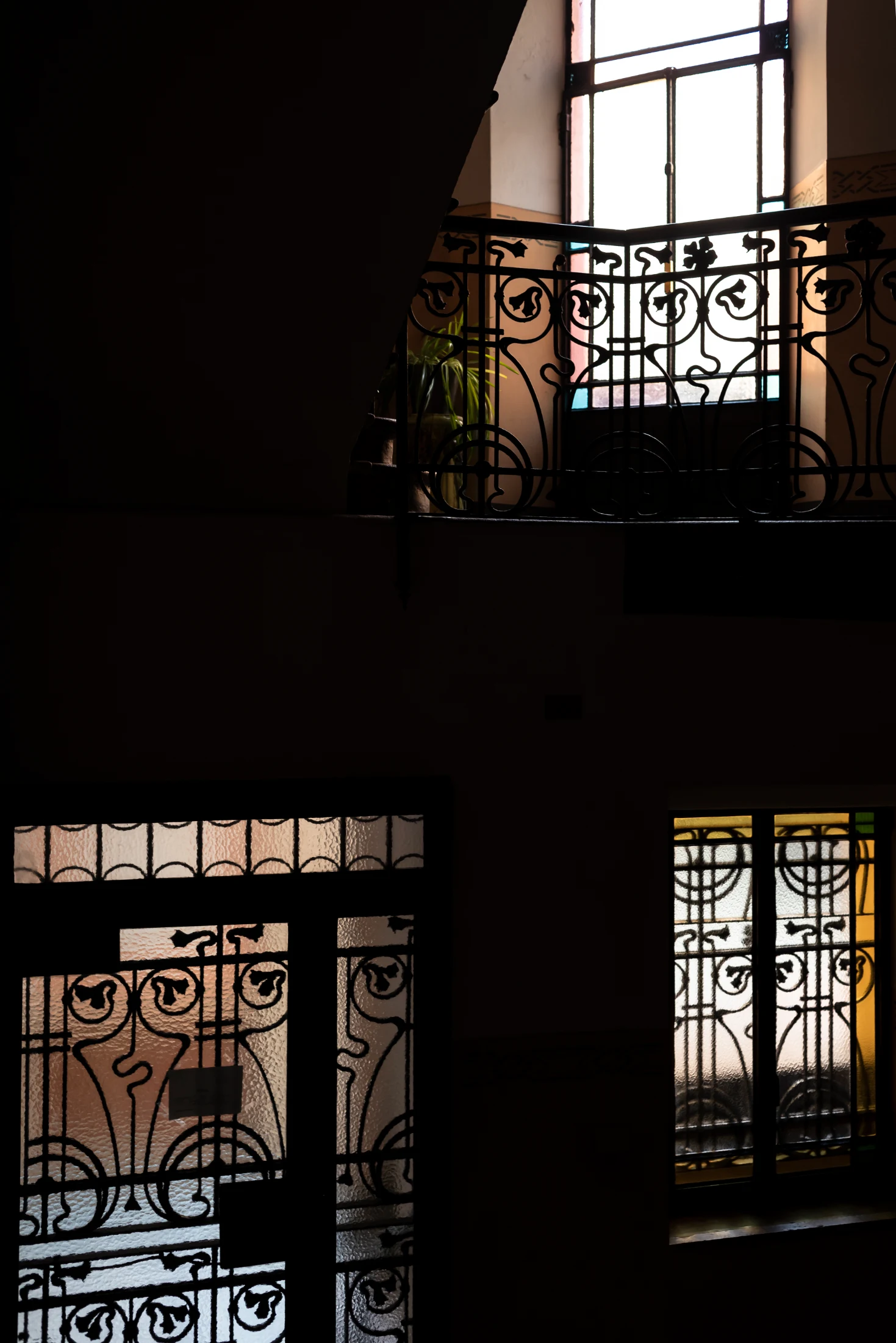 Intricate details around the apartment's building characteristic of Vecchia Milano style.