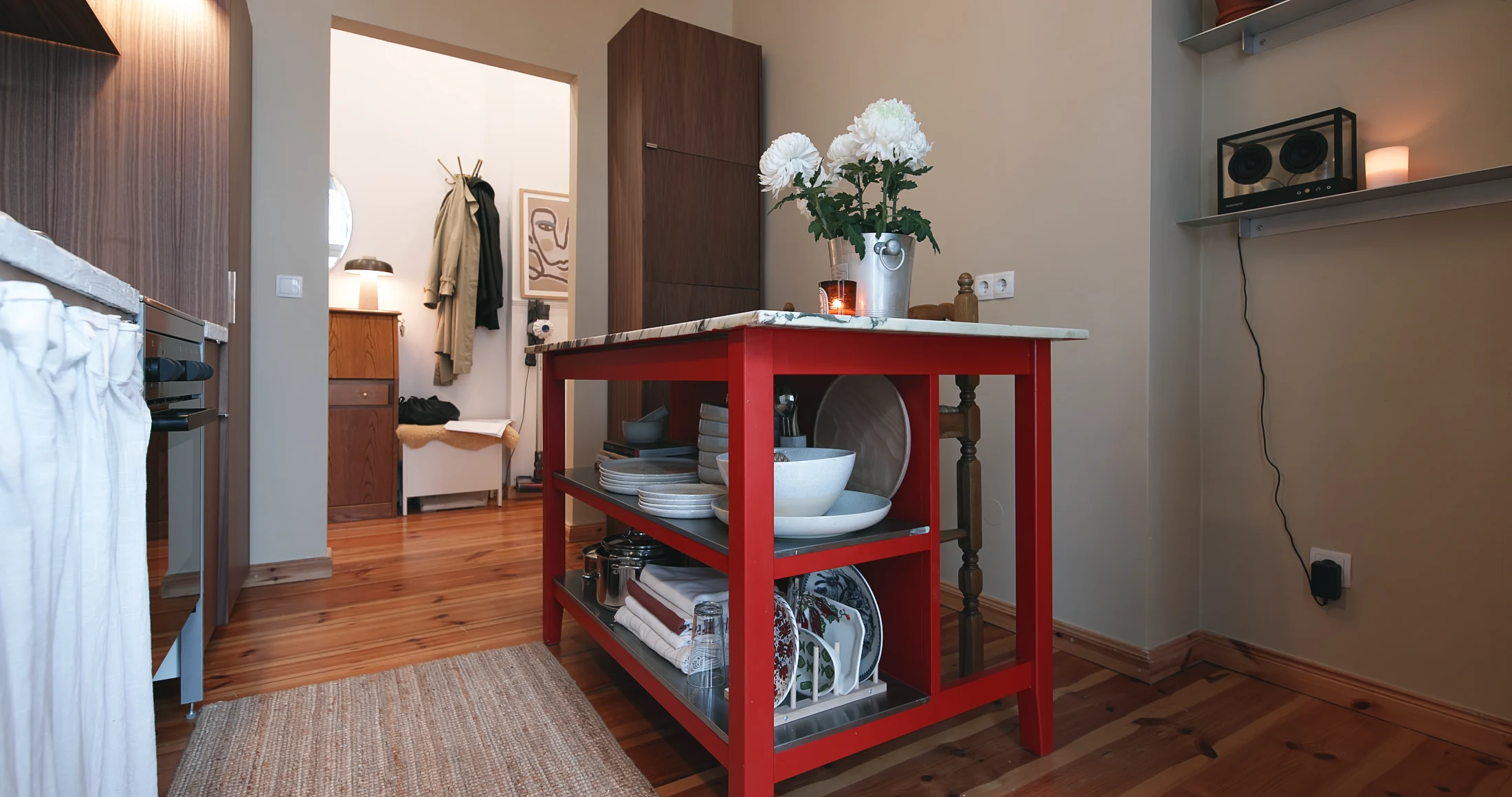 When designing her own apartment, Kateryna Gonchar embraced her DIY spirit, customising her lovely kitchen island and dining space. Gonchar painted an IKEA bench red and replaced the benchtop with a Calacatta Viola marble from a second hand coffee table sh