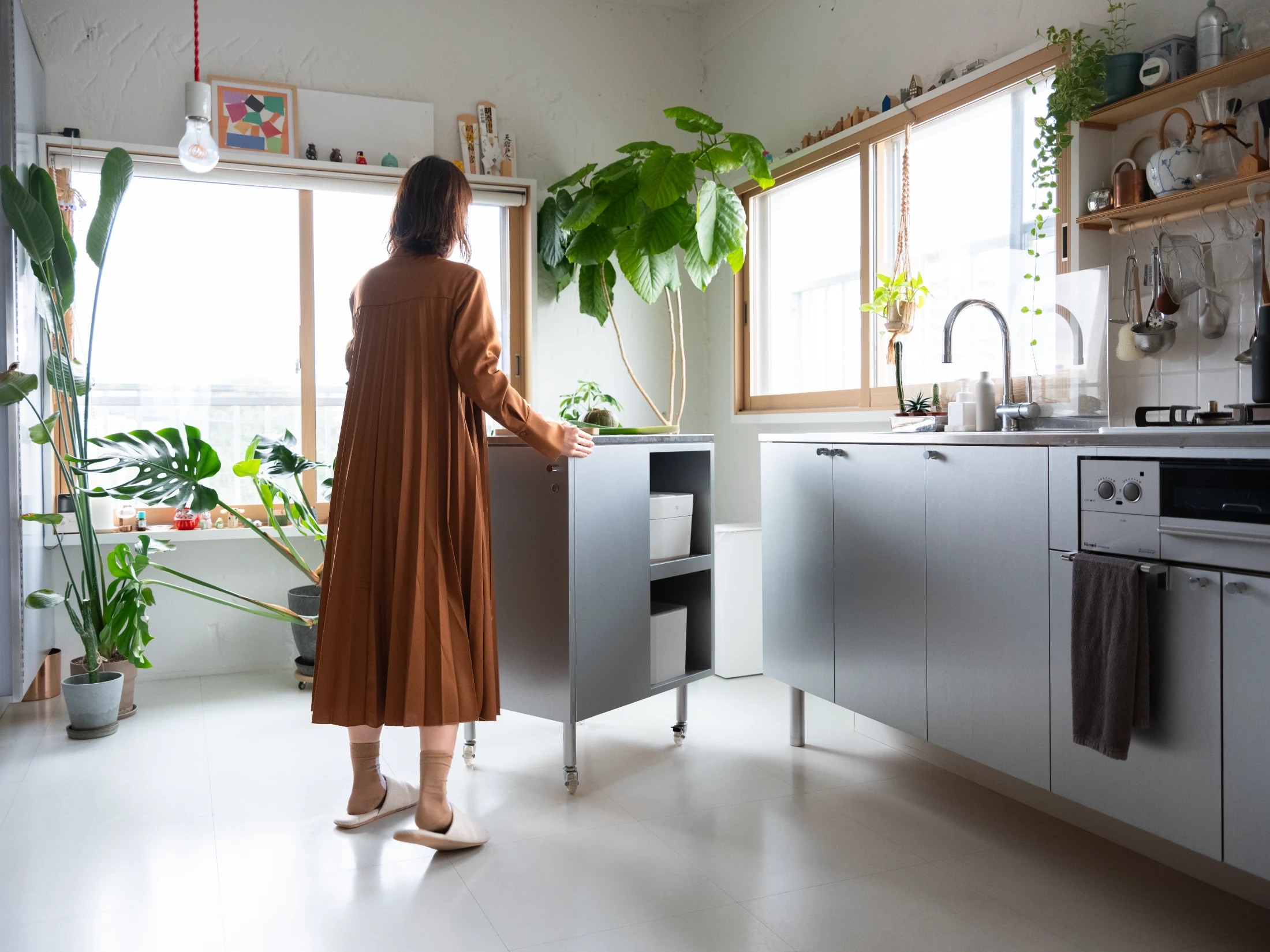 Architects Takeshi Okada and Takato Mayo of ToASt Inc designed what they call a 'moveable wagon' in Somosomo House. Positioned at the end of the kitchen and finished in the same material as the other kitchen units, the wagon blends seamlessly with the main