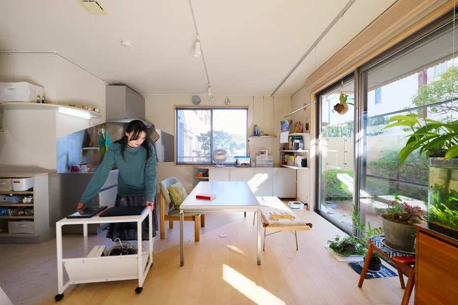 How Suspended Elements Lighten This 40sqm/430sqft Tokyo Apartment