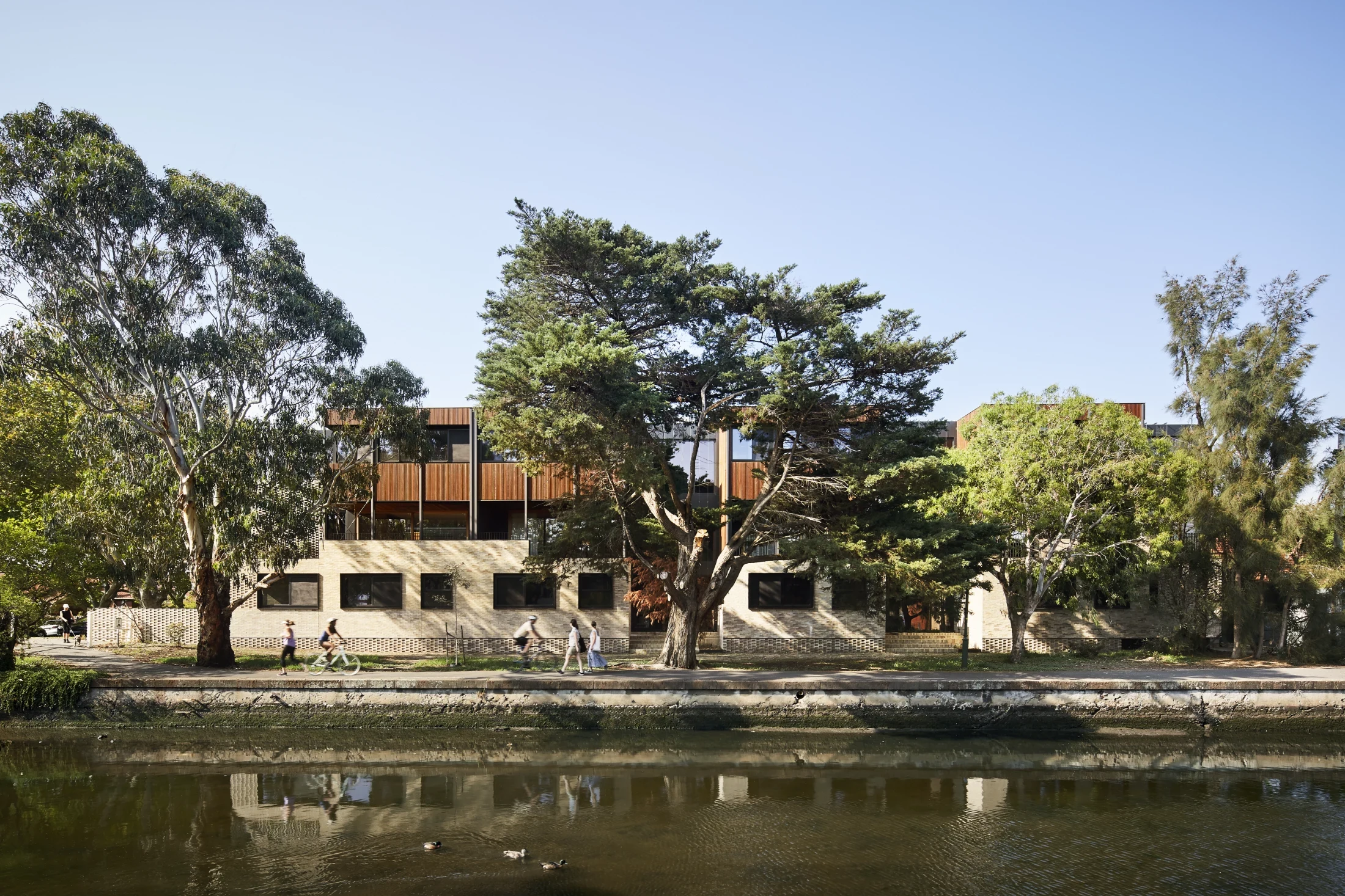 HIP V. HYPE's Ruskin Elwood townhouses reoriented the whole block to create quality public realm alongside the Elwood Canal. Photo: Tess Kelly.