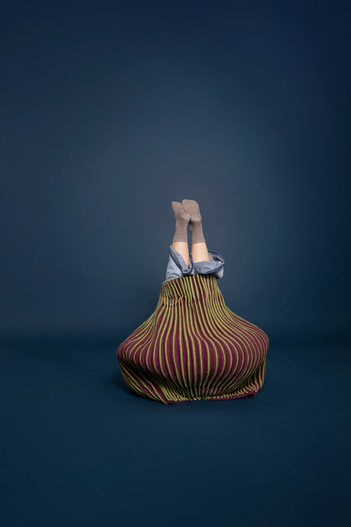 Luna Haverkorn's morphing fabric furniture doing what it does best. Image: Vivien Ronja.
