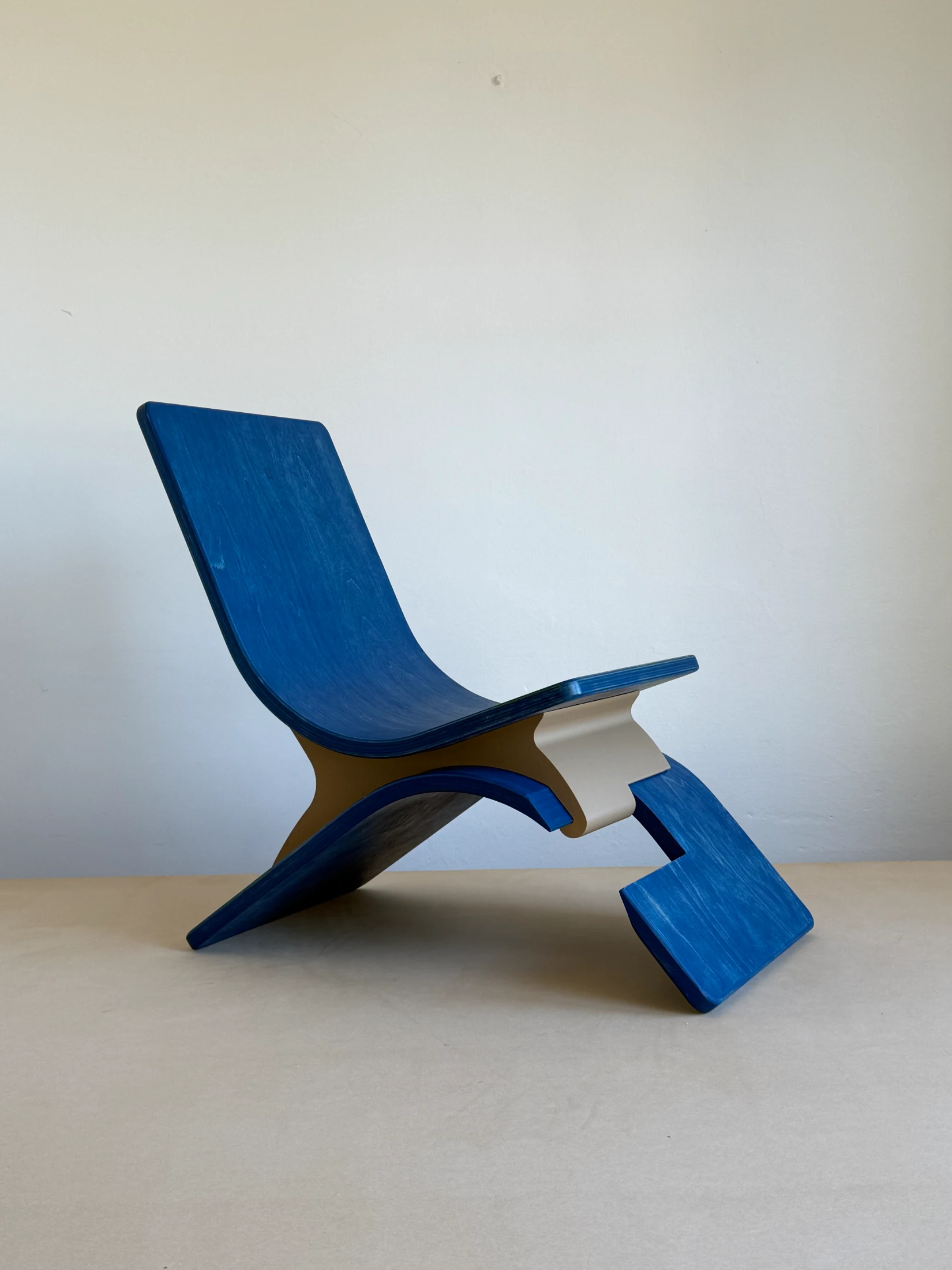With a small addition, the butterfly is transformed into a chair.