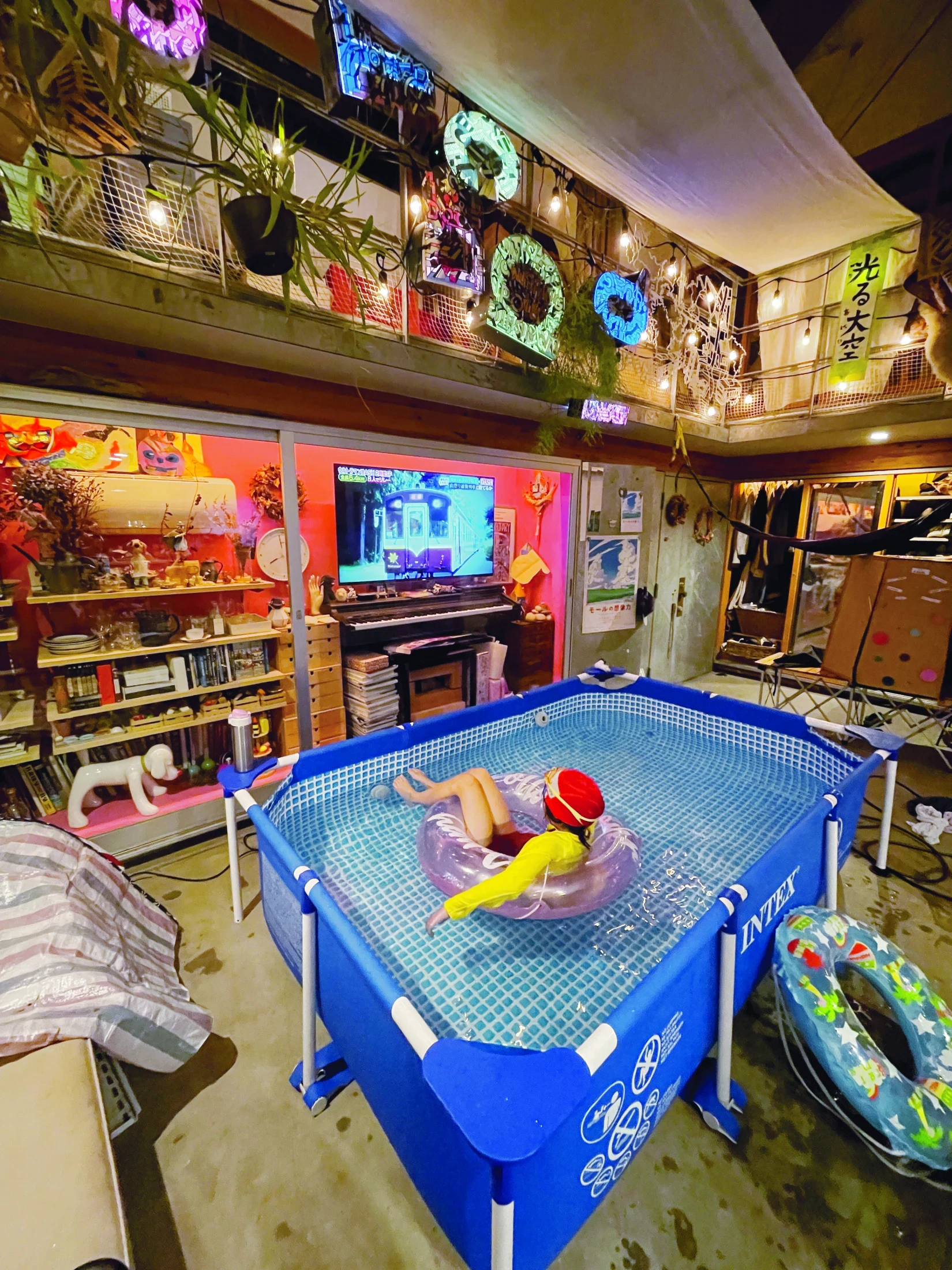 The living area in summer mode with the temporary pool in play.