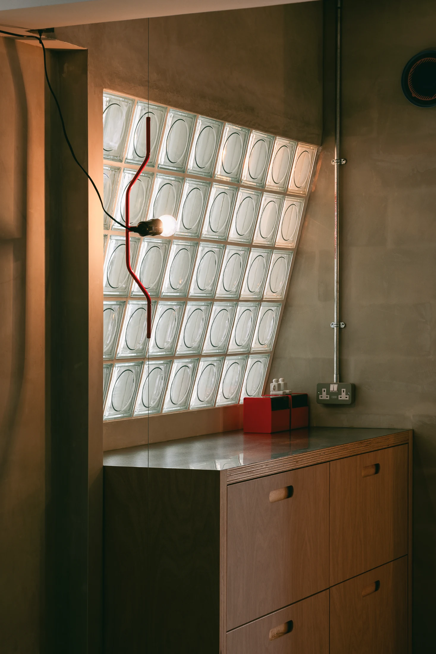 The slanted glass block wall, another nod to mid-century design, was inspired by a scene in the Netflix series The Brothers Sun and became a non-negotiable inclusion once the clients saw the source of the inspiration too. It required designing