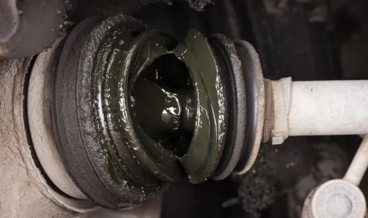 Commercial truck wheel seal and hub inspection