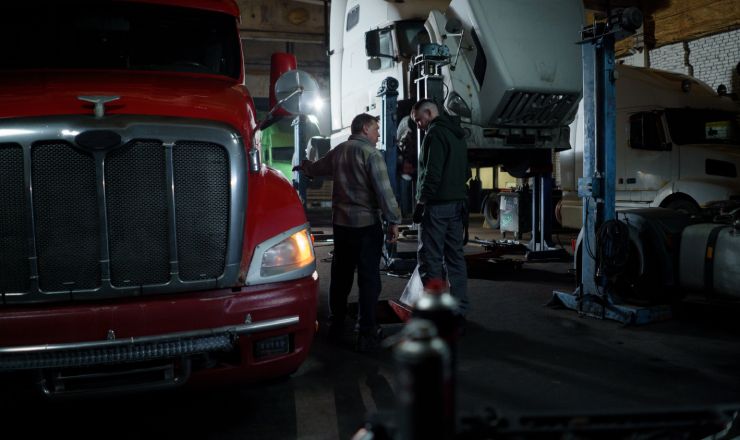 Commercial truck fleet maintenance planning and service