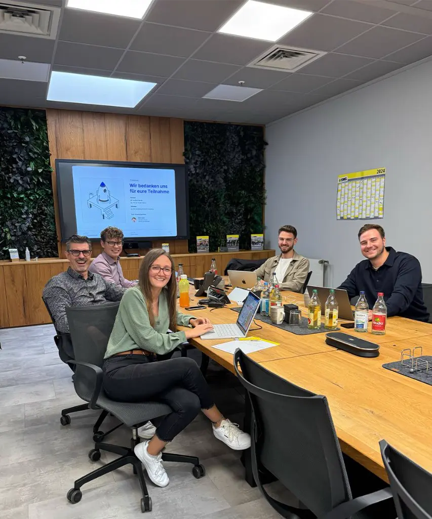 we-site Team im Besprechungsraum