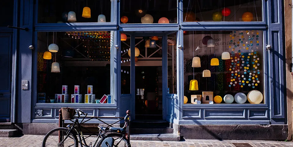 Attract more walk-in customers to your business! These are the most important tips