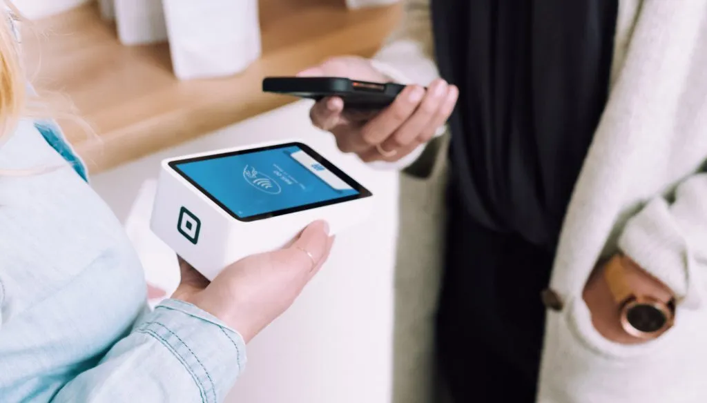 Kontaktloses Bezahlen mit Smartphone