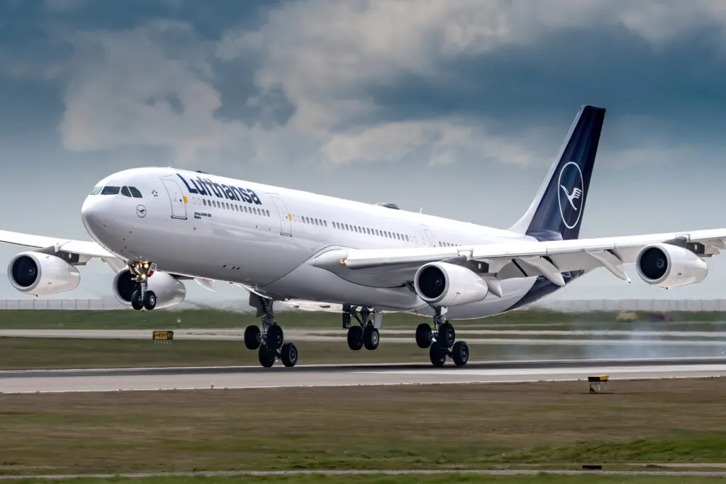LUFTHANSA D-AIGX AIRBUS A340-300