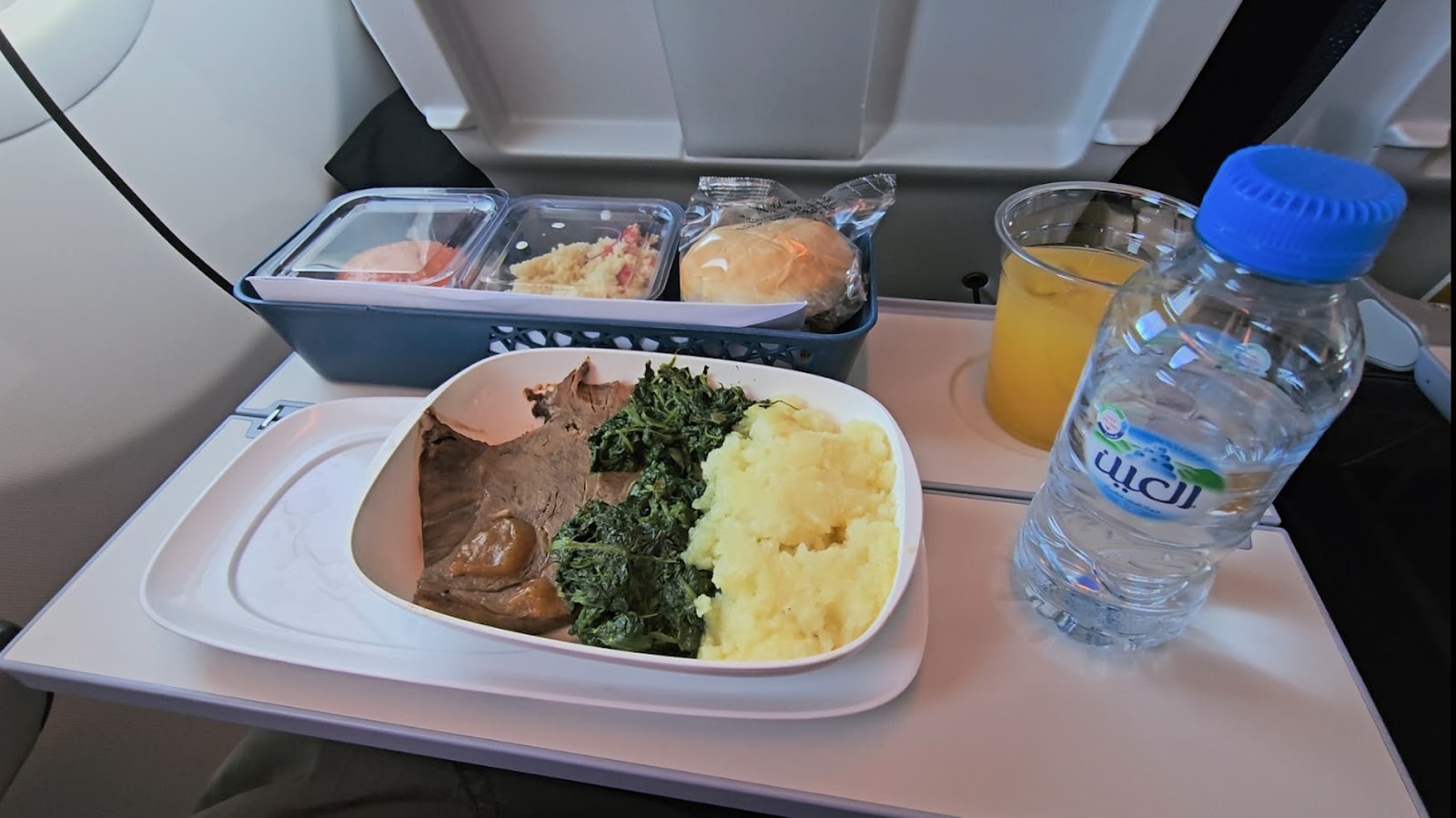 Lunch in Economy. Photo: Lorenzo Giacobbo/ Airways