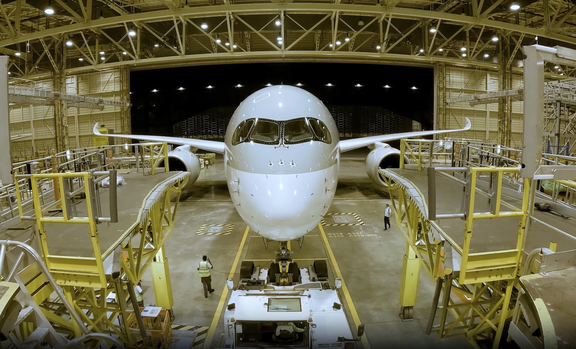 Qatar Airways Adds Starlink to 787s, Rolls It out on A350