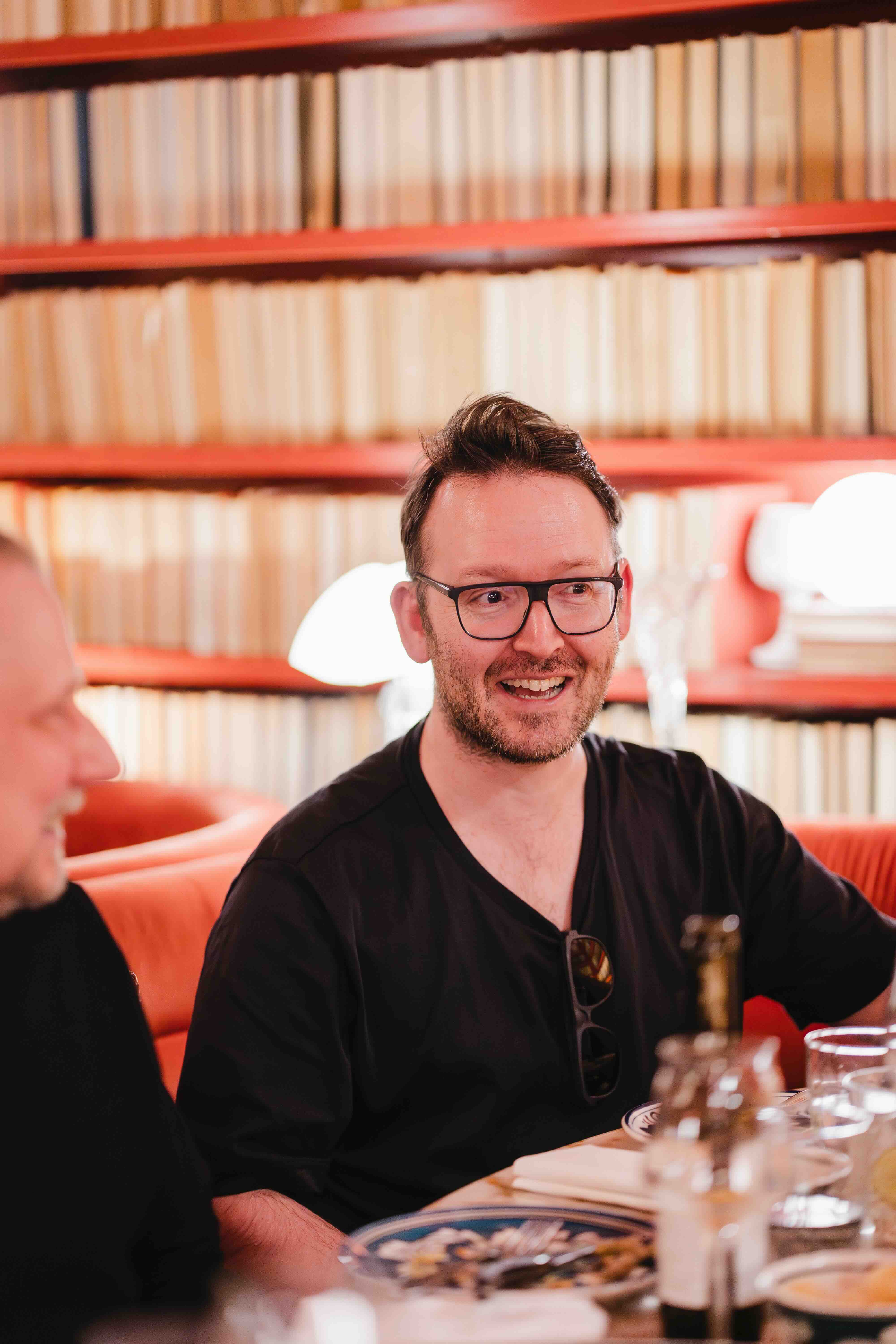 AI specialist Paul Krauss at the SPARKLING DINNER of ODOSCOPE in Berlin. Together with partner 7Learnings. 