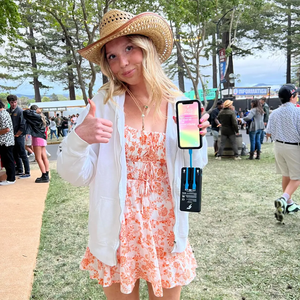 How Phone Charger Stations Improve Retail Customer Experience