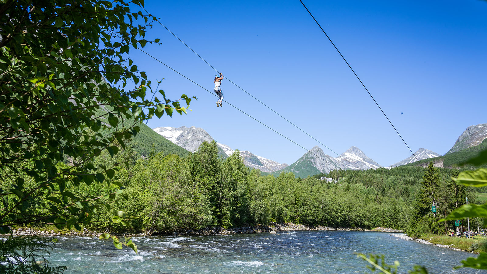 Zipline over elva