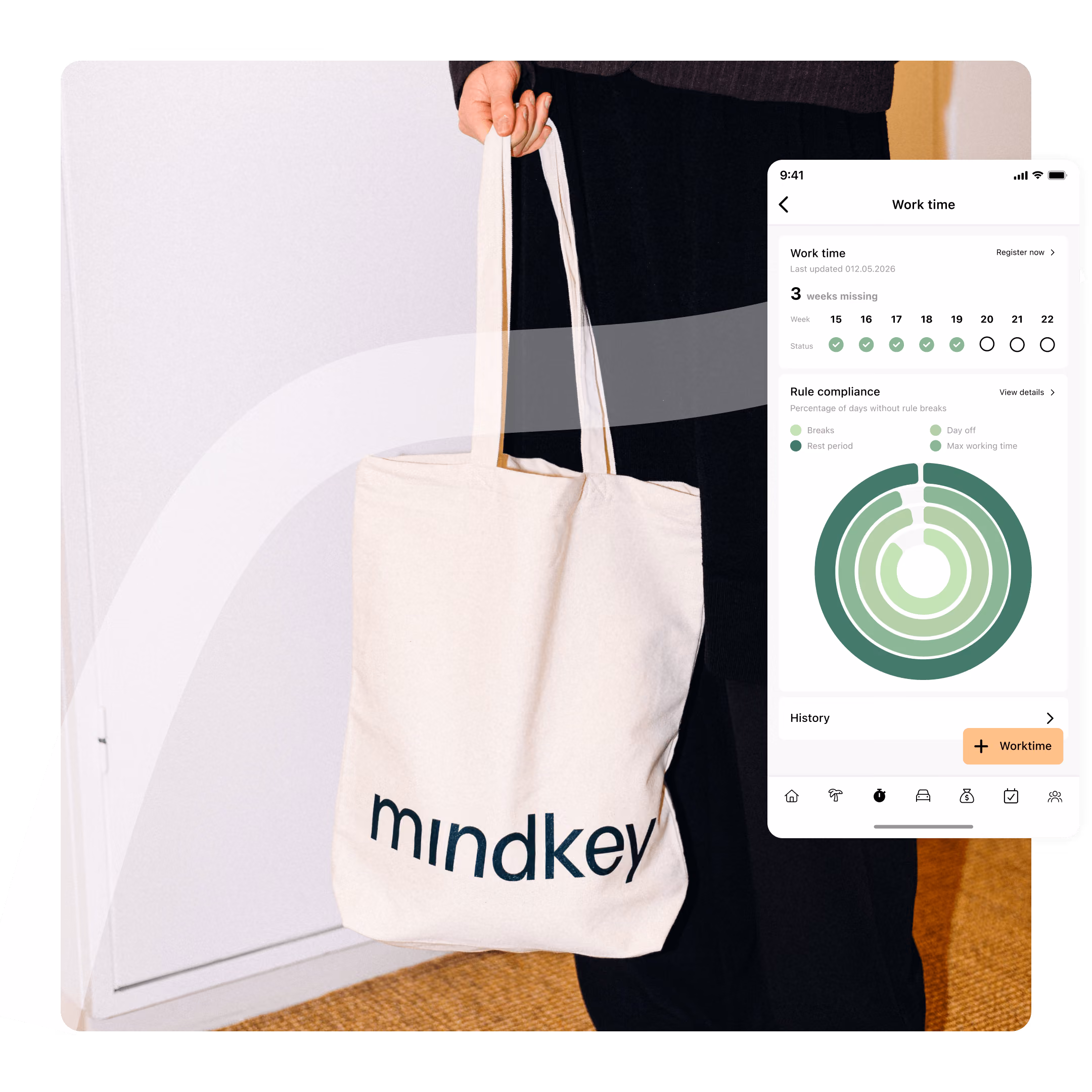 Mindkey mobilapp og person som står med Mindkeys net