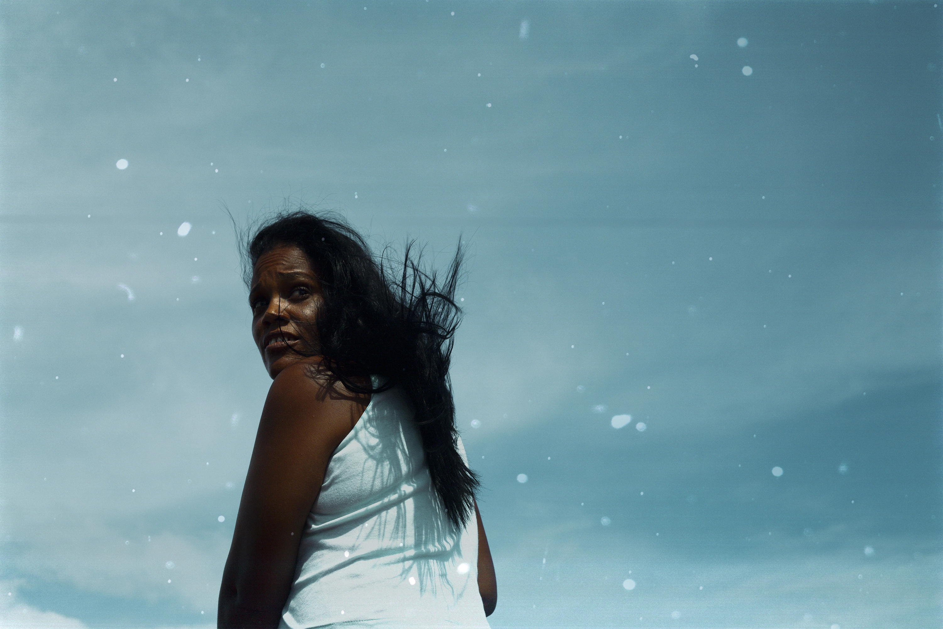 Jenny Tovar, 42, viaja en lancha durante la faena junto a otras pescadoras de Ocumare de la Costa, Venezuela, el 10 de agosto de 2024. Jenny pesca desde hace siete años.