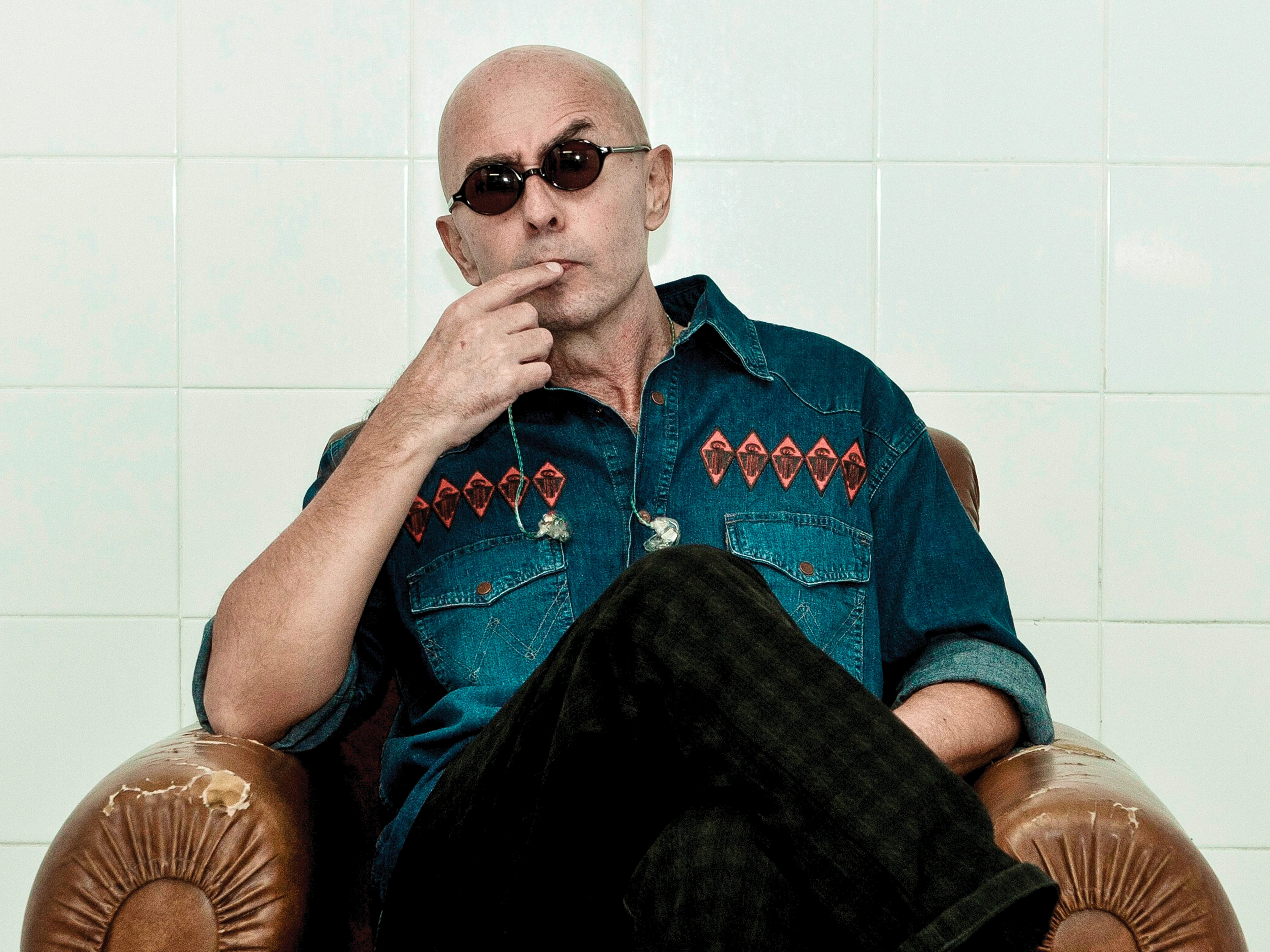 "El Indio" Solari en el camerino del estadio Padre Martearena, Salta, Argentina, 2011. Fotografía de Edgardo Andrés Kevorkian.