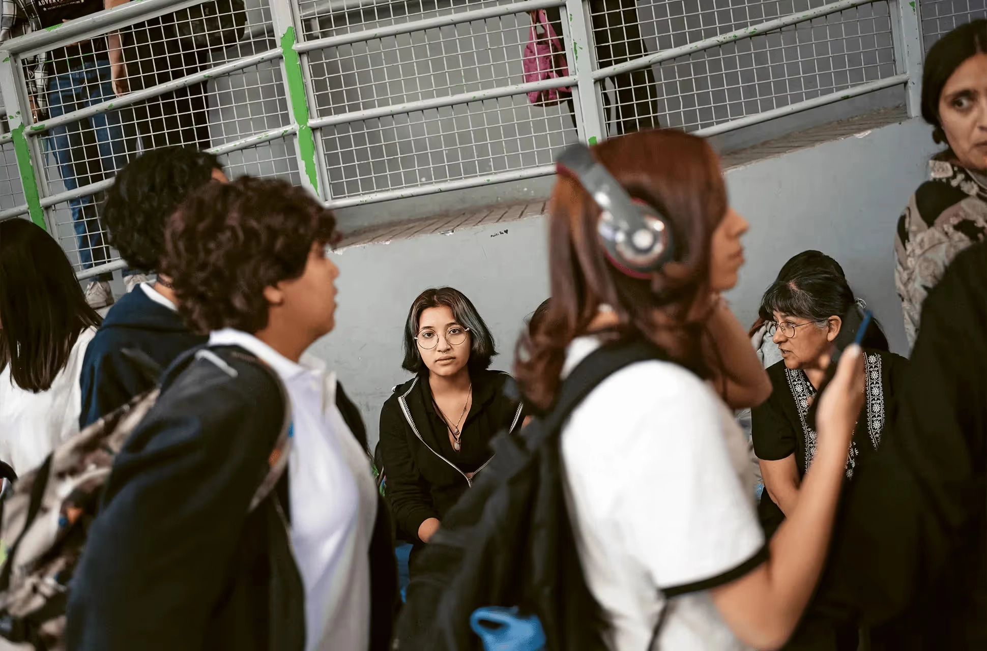 Noah participa de una actividad escolar, una campaña antiacoso, por el Día Internacional de la Mujer. Cree que en su actual colegio validan a todos los estudiantes por quienes son.

