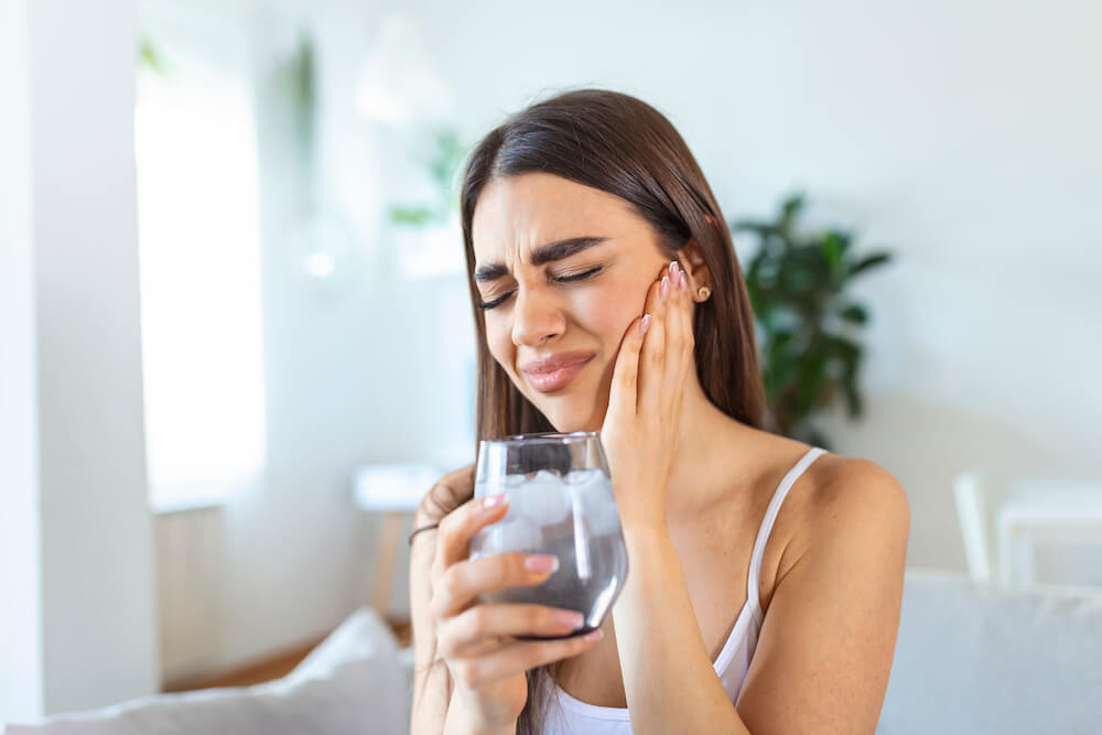 Sensibilité dentaire aux boissons froides : quand faut-il consulter ?