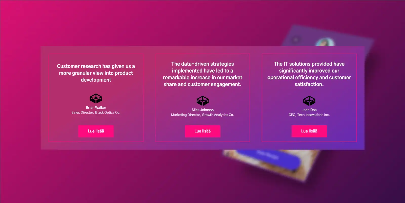Kolme asiakaspalautelaatikkoa violettia taustaa vasten, joissa tutkimustuloksia ja painikkeet 'Lue lisää'.