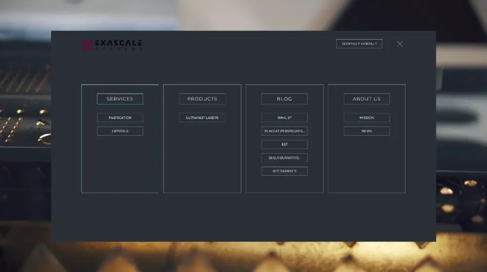 Verkkosivun valikko sisältää neljä osaa: Palvelut, Tuotteet, Blogi ja Meistä, joissa on alavalintoja kuten valmistus, kristallit, ultranopeat laserit, missio ja uutiset.
