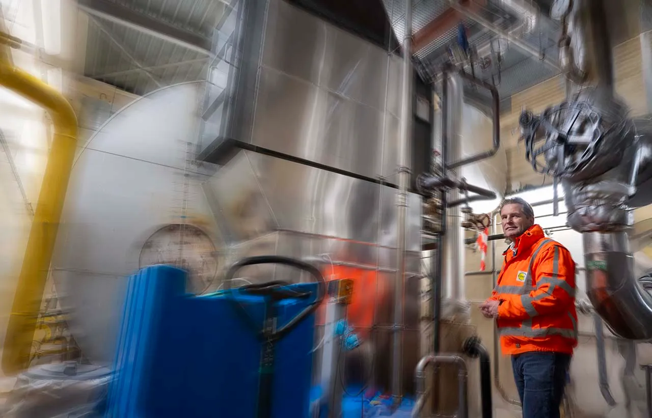 Harco de Jaber in de kaasmakerij