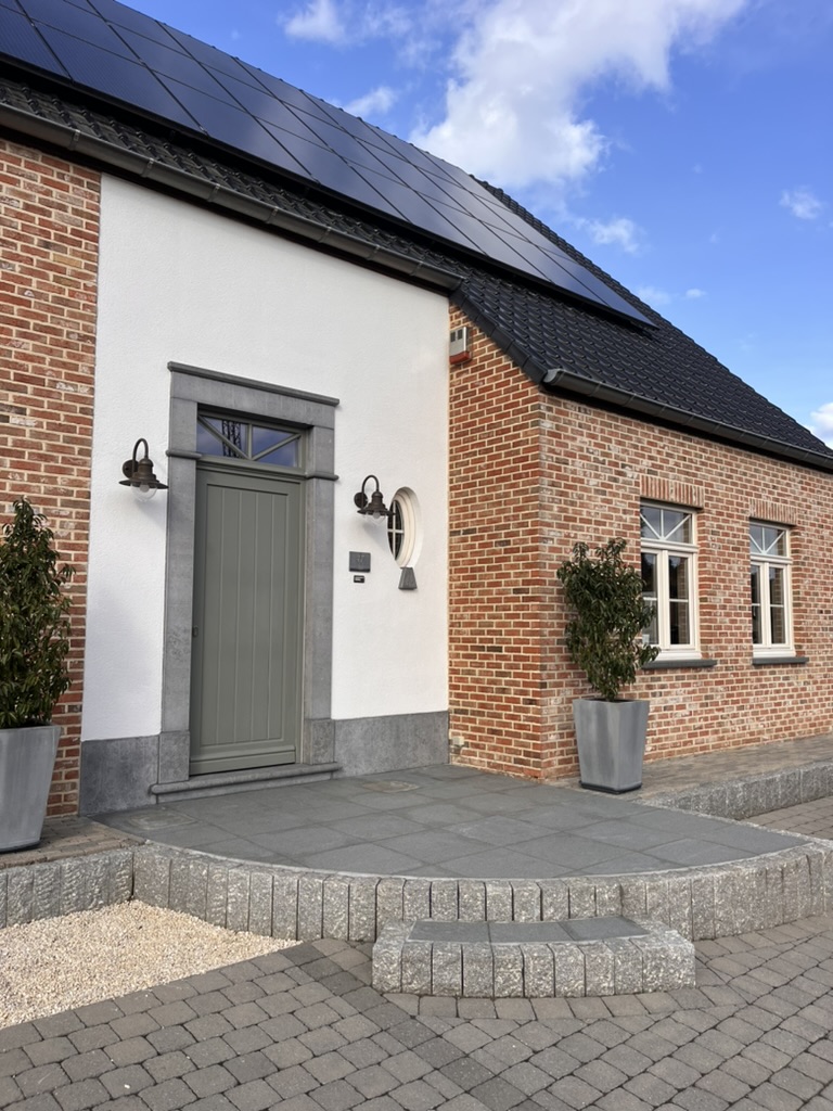 Reinigen en schilderen van gevelbepleistering