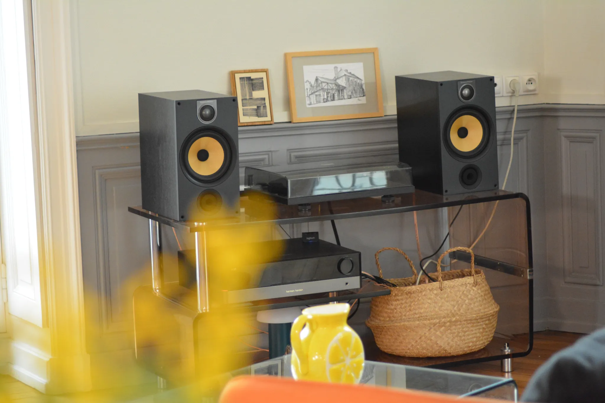 Le meuble hi fi en plexiglas vintage que Clémence a chiné sur GEEV