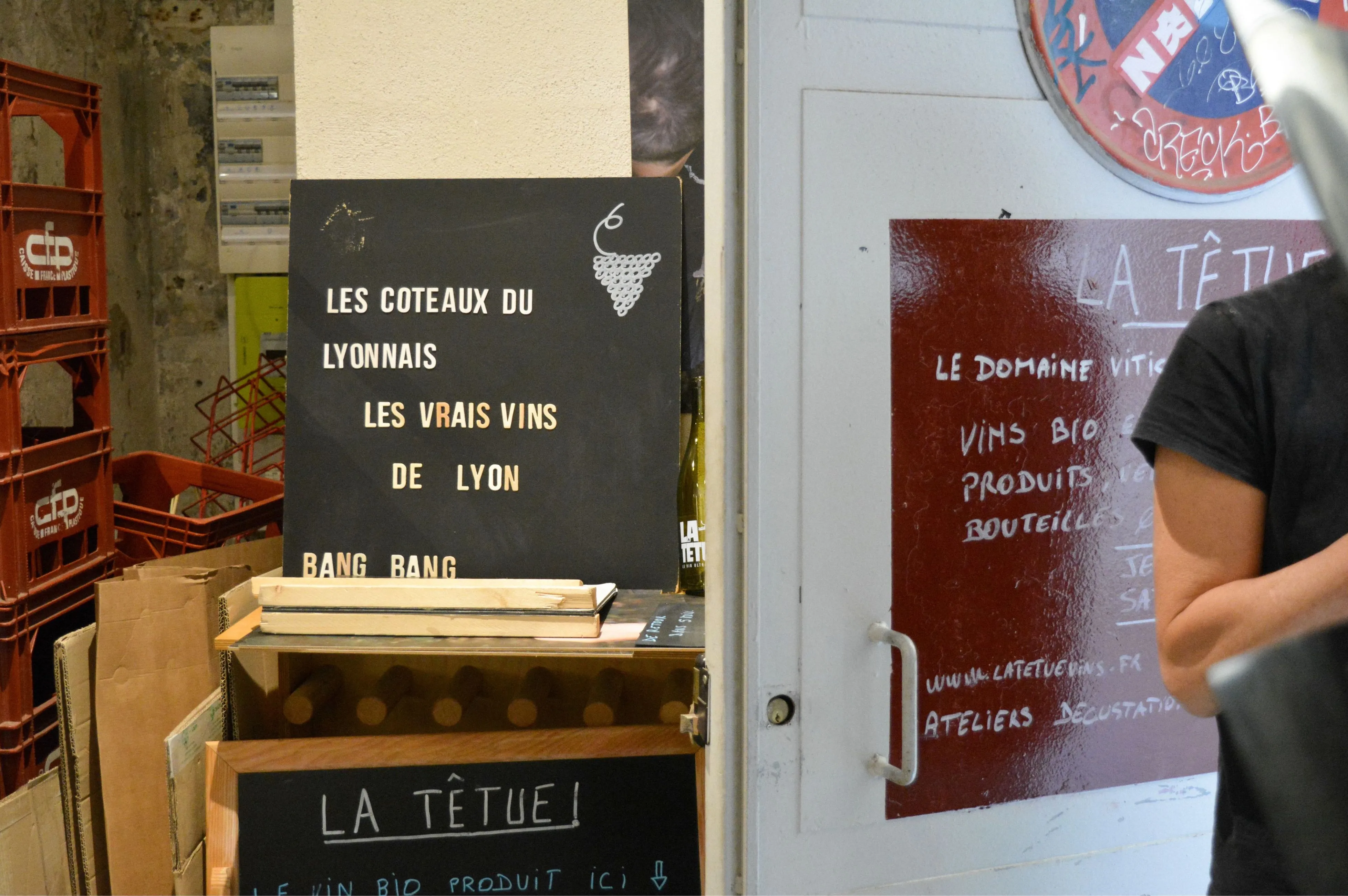 affichage ardoise les coteaux du lyonnais - les vrais vins de Lyon bang bang bye La Têtue