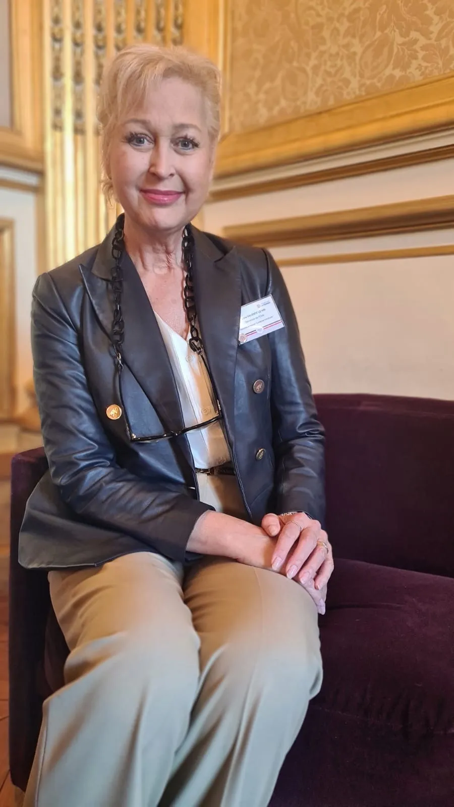 Nouvelle figure politique, la sénatrice LR, Sylvie Valente Le Hir défend la loi fast fashion au Sénat. Elle cible Shein, épargne Kiabi, soutient seconde main et mode circulaire.