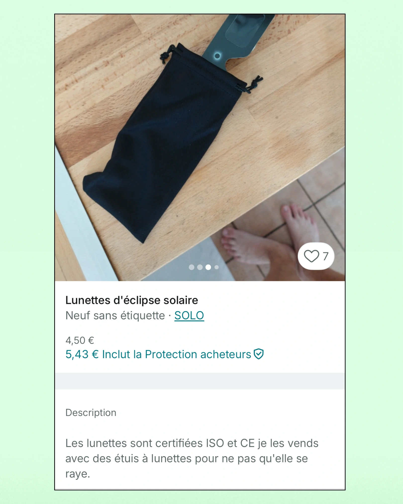Des lunettes d’éclipse solaire présentées comme certifiées ISO et CE, accompagnées de leur étui, sont revendues 4,50 euros sur Vinted.