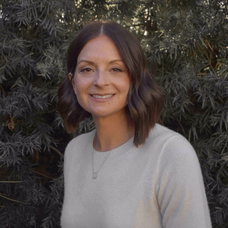 Headshot of Julia Leavitt, therapist and psycho-oncologist in California.