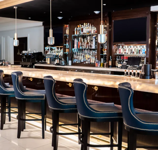 The bar at Grill On 21 restaurant, Chicago, IL